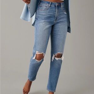 AE Ripped Mom Jean High-waisted, tapered & ankle-skimming cool classic wash